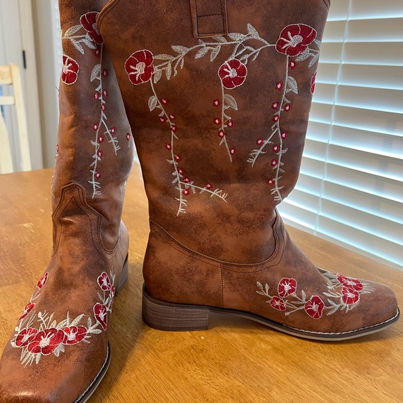 Decorative boots - Picture 3 of 4